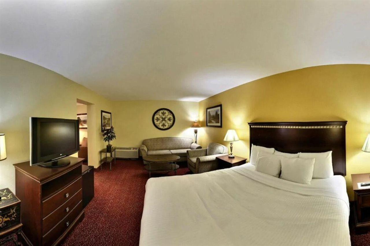 Clarion Inn Tulsa International Airport Eksteriør bilde