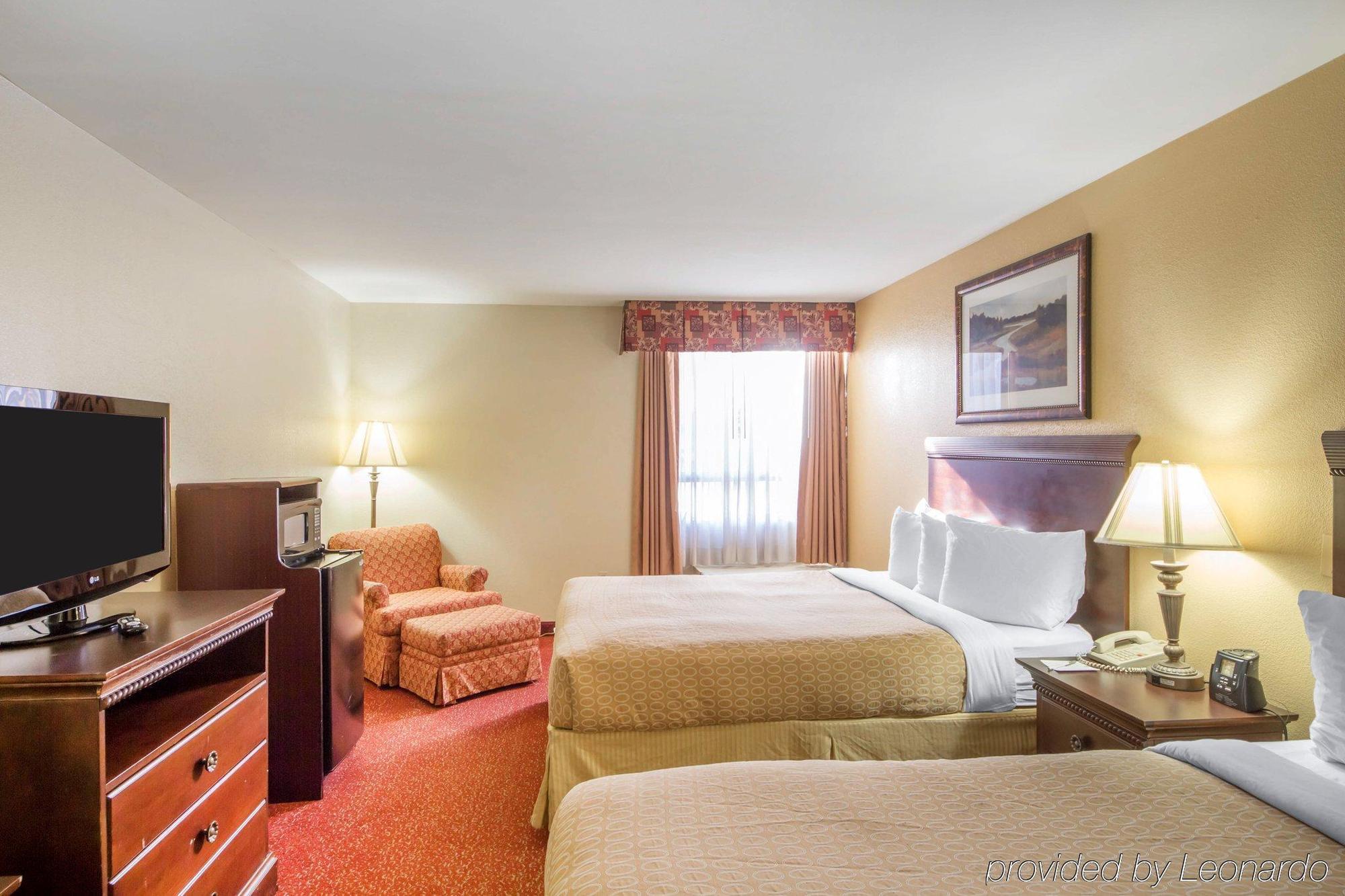 Clarion Inn Tulsa International Airport Eksteriør bilde