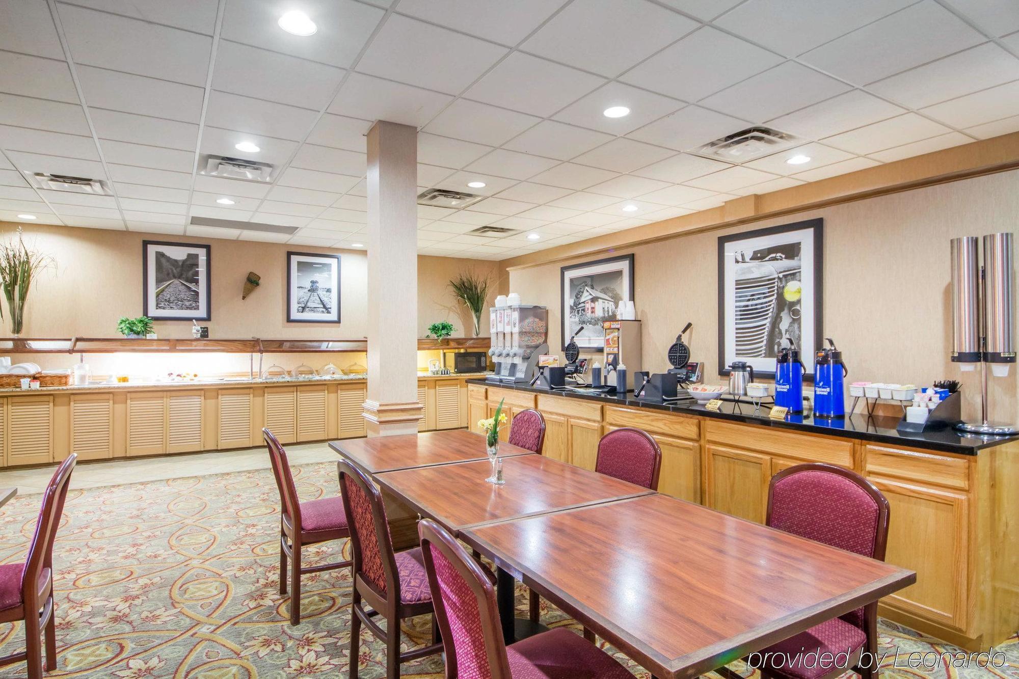 Clarion Inn Tulsa International Airport Eksteriør bilde