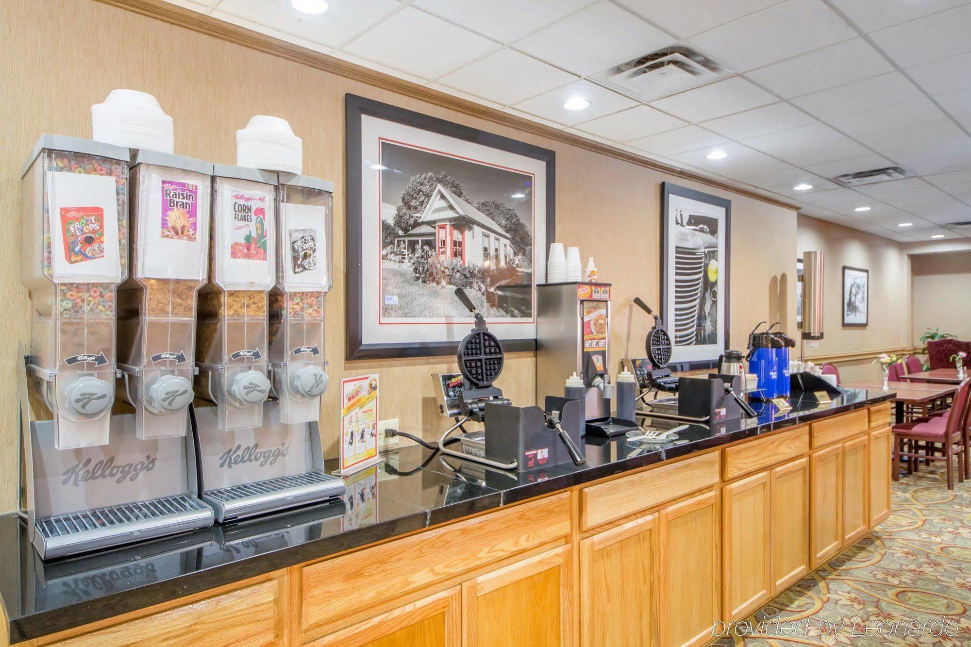 Clarion Inn Tulsa International Airport Eksteriør bilde