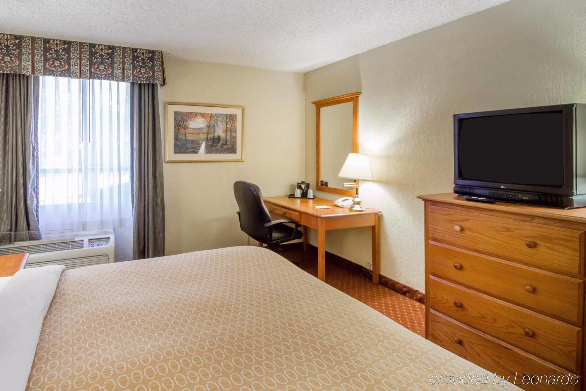 Clarion Inn Tulsa International Airport Eksteriør bilde