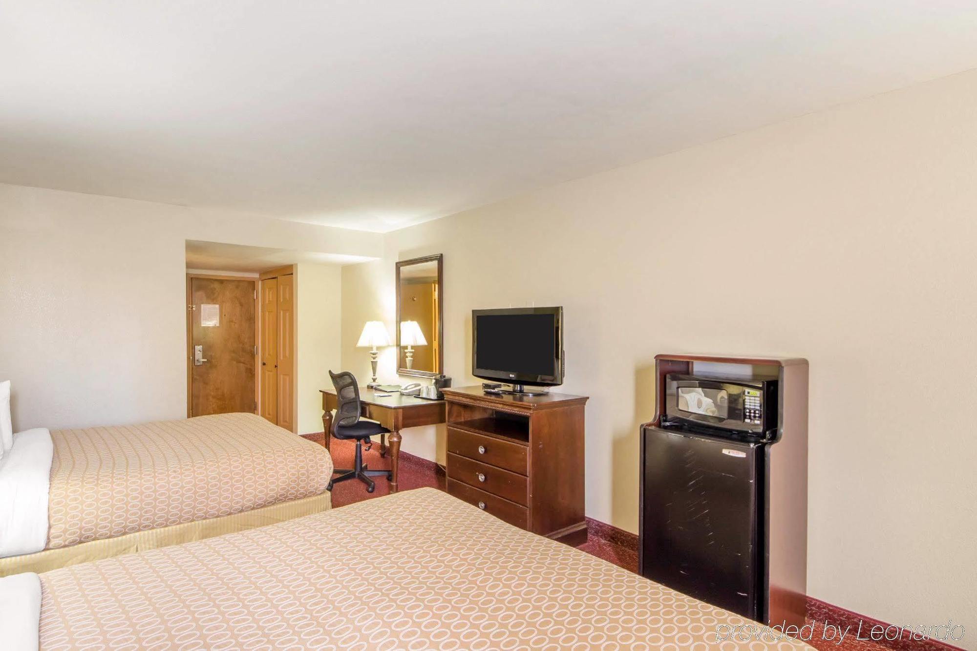 Clarion Inn Tulsa International Airport Eksteriør bilde