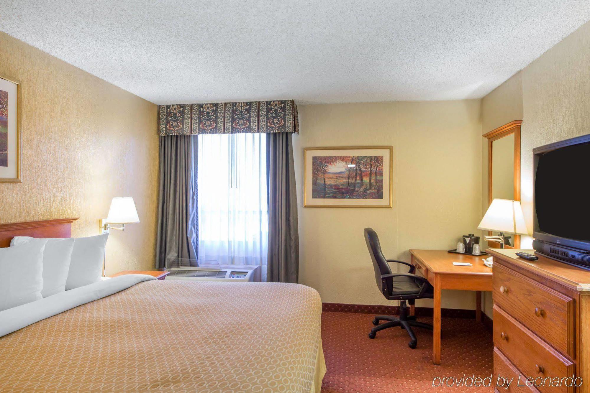 Clarion Inn Tulsa International Airport Eksteriør bilde
