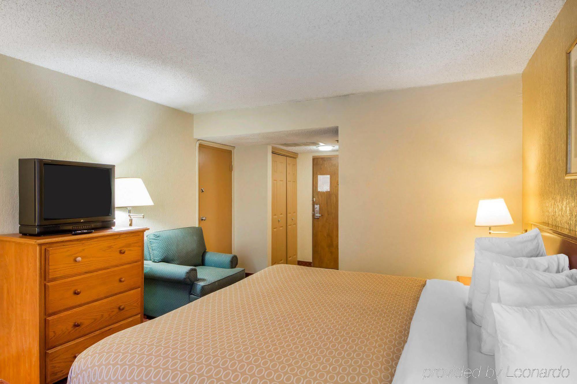 Clarion Inn Tulsa International Airport Eksteriør bilde