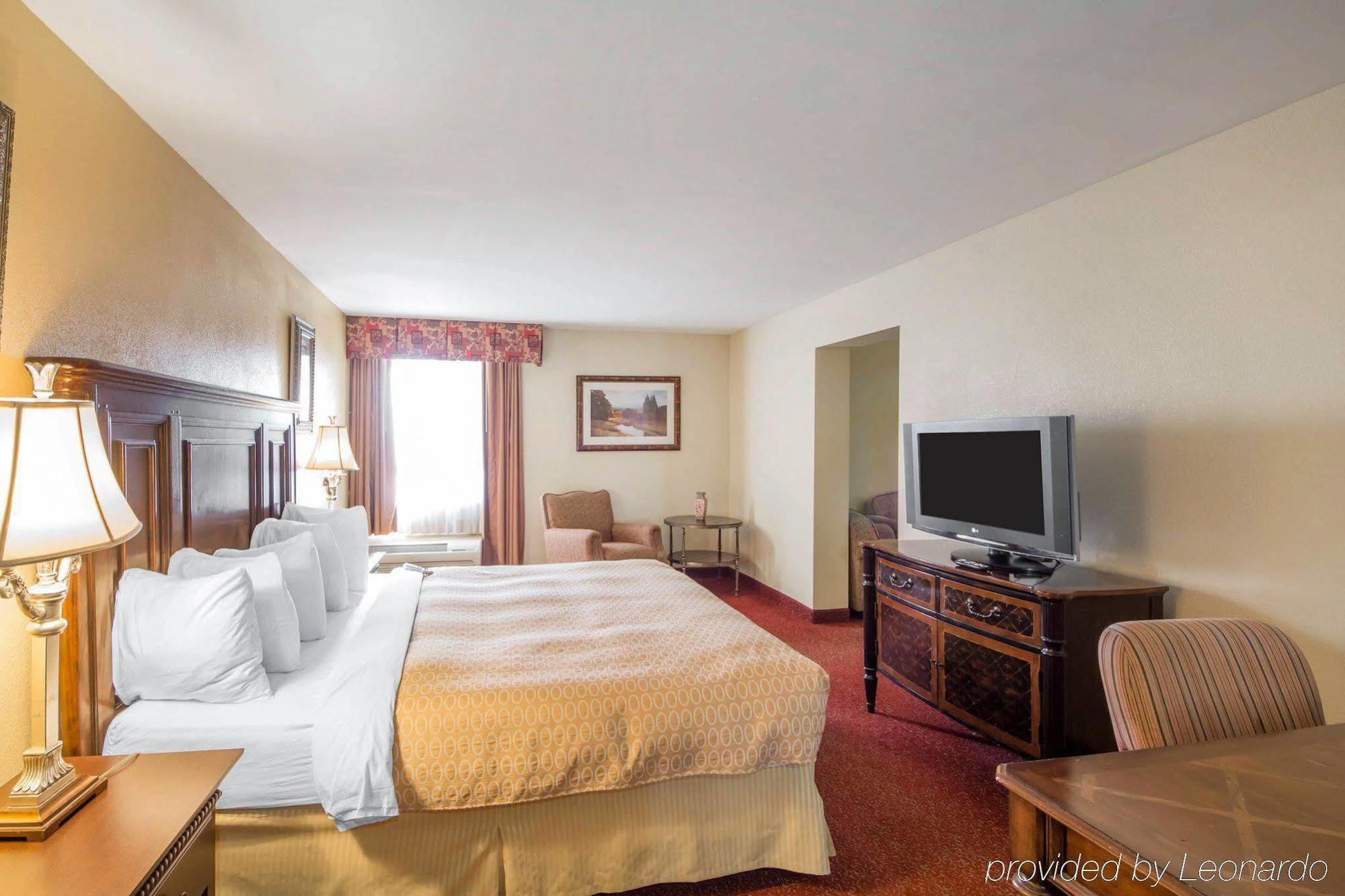 Clarion Inn Tulsa International Airport Eksteriør bilde