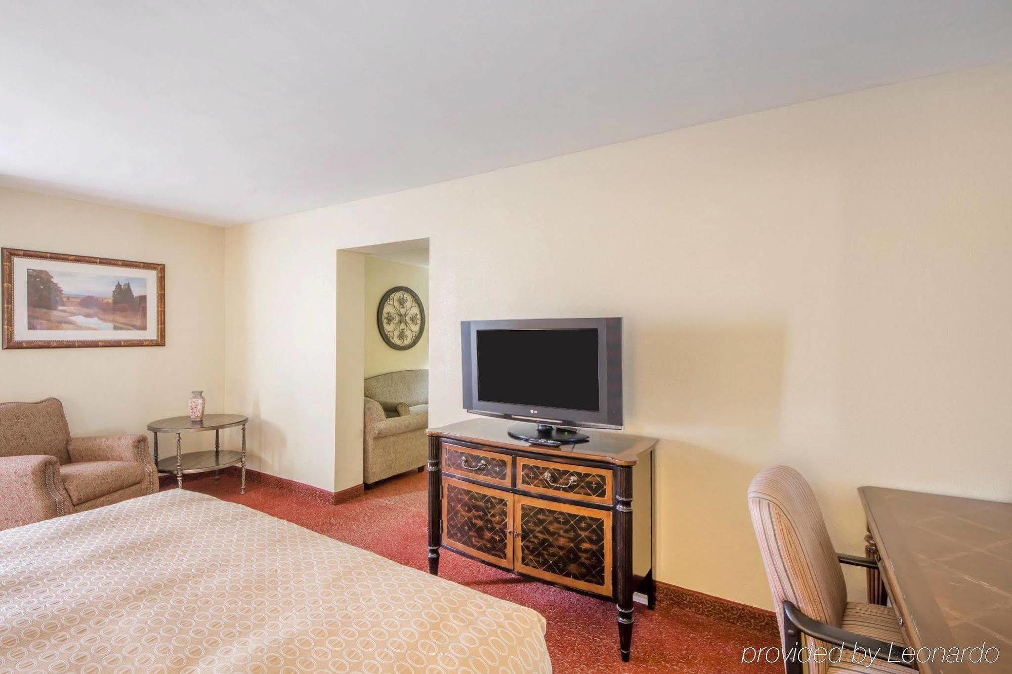 Clarion Inn Tulsa International Airport Eksteriør bilde