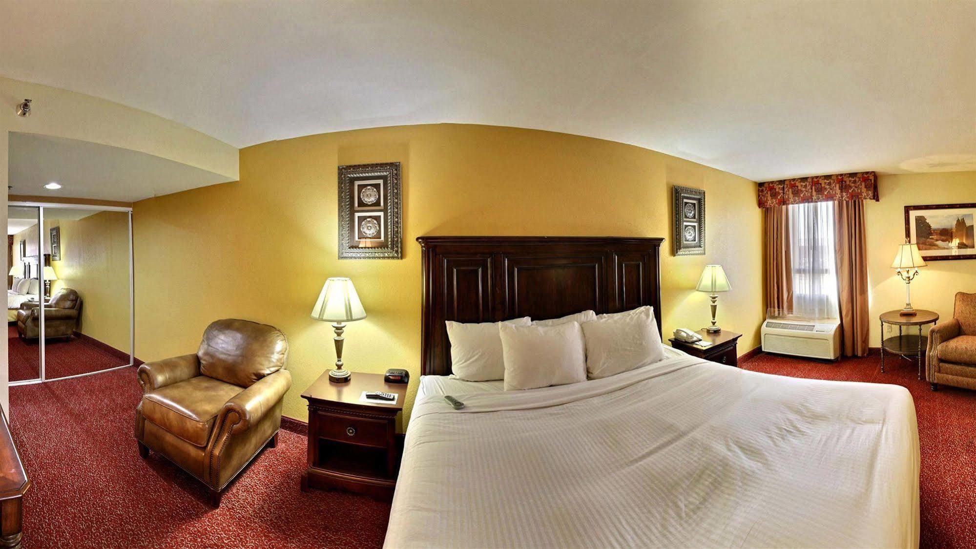 Clarion Inn Tulsa International Airport Eksteriør bilde