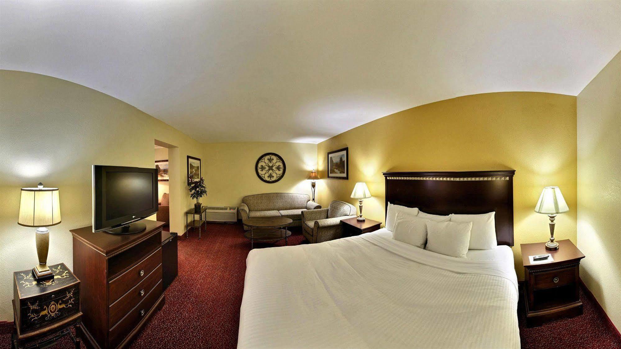 Clarion Inn Tulsa International Airport Eksteriør bilde